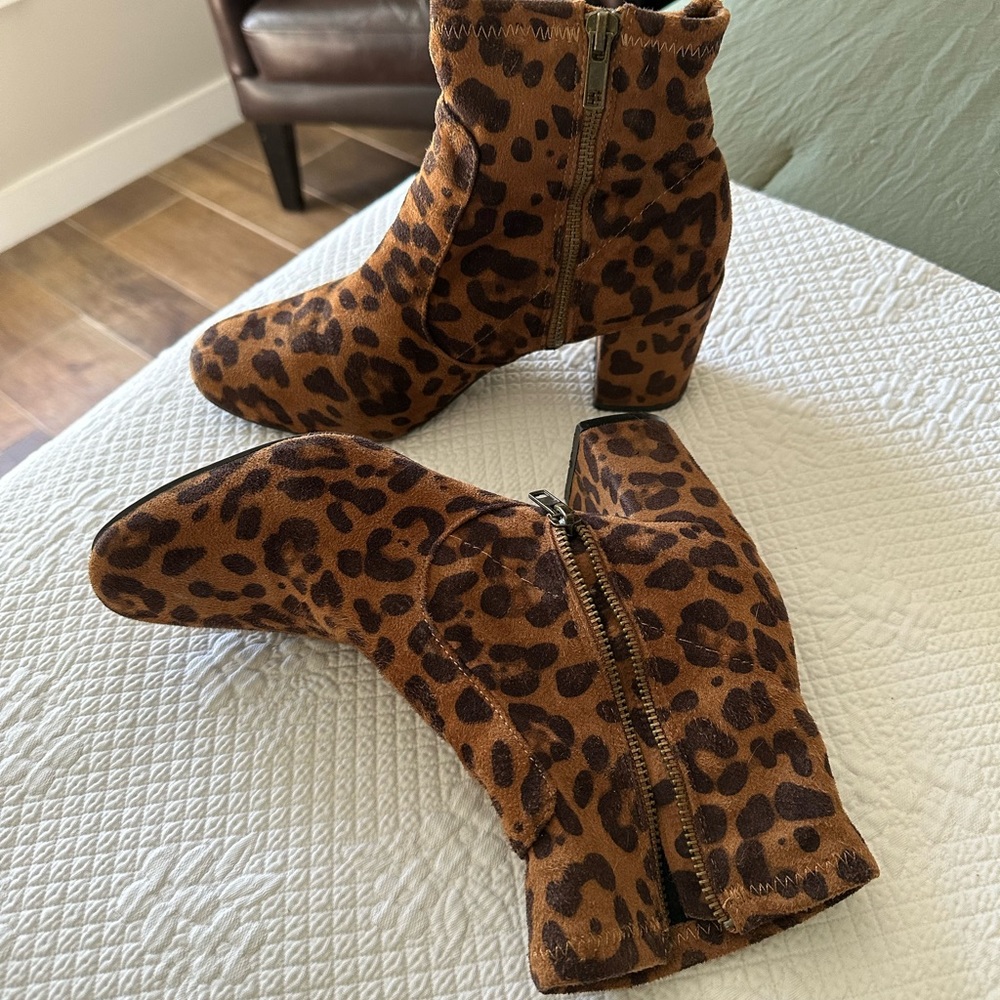 Leopard Print Side Zip Boot With Block Heel. - image 4